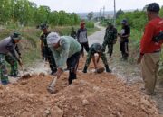Sinergi Koramil Bubulan dan Brigif TP 33/NS Gelar Karya Bakti Perbaiki Jalan Dusun Maor