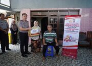 Hari Bhayangkara ke-80, Kapolres Bojonegoro Safari Anjangsana ke Kediaman Purnawirawan dan Personel Sakit
