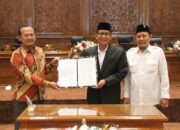 Sahkan Raperda Pertanggungjawaban APBD 2025, Bupati Setyo Wahono dan Pimpinan DPRD Teken Persetujuan Bersama