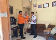 BPBD Bojonegoro Serahkan Bantuan Sembako kepada Korban Kebakaran di Kelurahan Sumbang