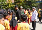 Intip Momen Hangat Personel TMMD 129 Bojonegoro Cengkerama Bareng Siswa SDN Kesongo I