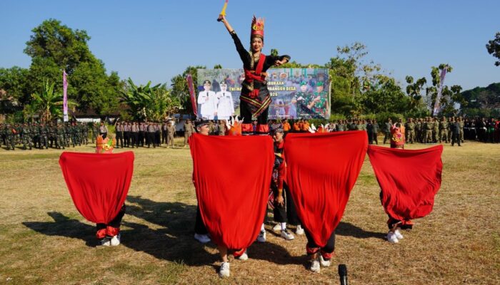 Memukau! Estetika Tari Api Kayangan Bikin Pembukaan TMMD 129 Bojonegoro Jadi Spektakuler