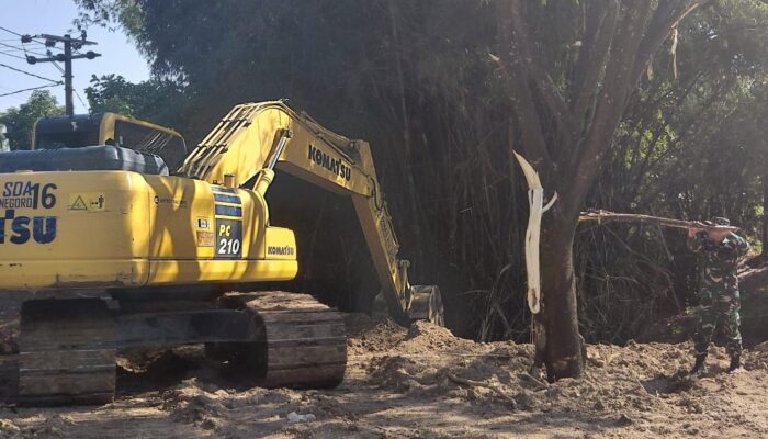Satgas TMMD ke-129 Bojonegoro Laksanakan Normalisasi Sungai Afvoer