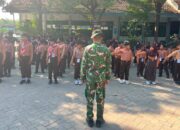 Hadap Kanan-Kiri Kerap Keliru, Aksi Seru Prajurit TNI Latih PBB Siswa SD di Arena TMMD 129