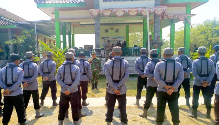 TMMD 129 Bojonegoro: Linmas Kesongo Siap Siaga, TNI Turun Tangan Asah Kemampuan Baris Berbaris