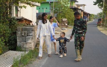 Bikin Adem! Kehadiran Satgas TMMD 129 Bojonegoro Jadi “Kakak Baru” Anak Desa Kesongo