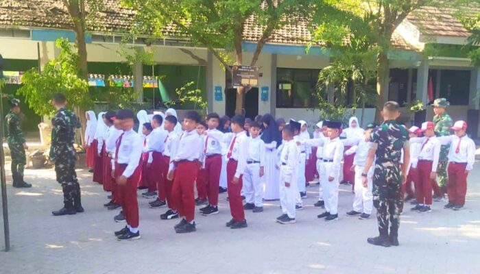 Sambut Semarak HUT RI: Satgas TMMD 129 Bojonegoro Gembleng PBB Siswa SD Kesongo 1