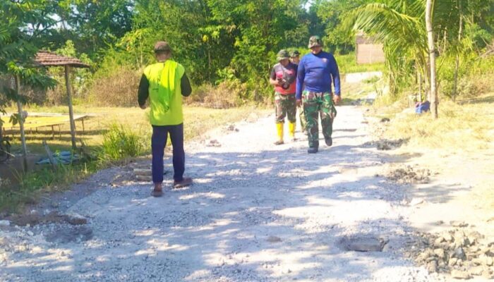 TMMD 129 Bojonegoro: Kejar Target, Pembangunan Jalan Cor Beton Dusun Mundu Capai 30 Persen