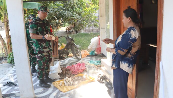 Dukung Ekonomi Lokal, Dansatgas TMMD 129 Bojonegoro Sambangi Usaha Gethuk Desa Kesongo