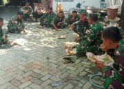 Perkuat Soliditas Lapangan, Satgas TMMD 129 Bojonegoro Asyik Lesehan Makan Bersama