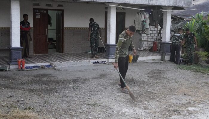 Teladan Nyata di Pagi Hari: Satgas TMMD 129 Bojonegoro Rutin Bersihkan Tempat Nginap