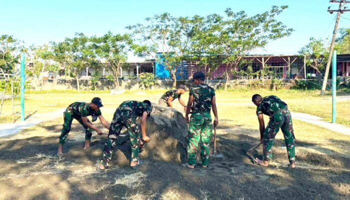 Perkuat Kebersamaan, TMMD 129 Bojonegoro di Kesongo Siapkan Arena Turnamen Voli antar Dusun