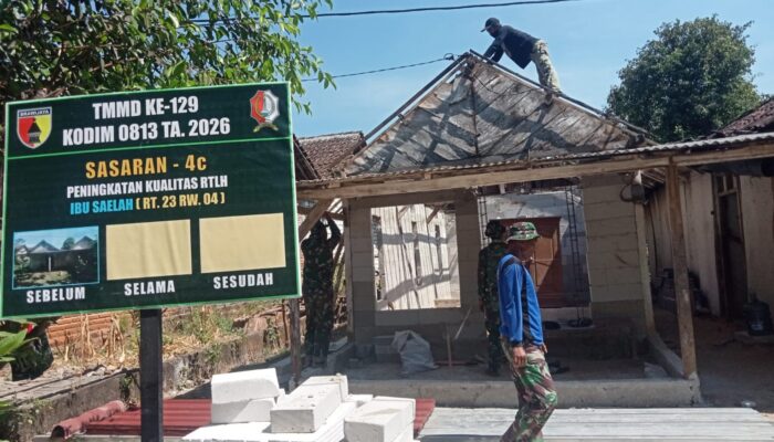 Wujudkan Hunian Layak, Satgas TMMD 129 Bojonegoro Kebut Rehabilitasi Rumah Ibu Saelah