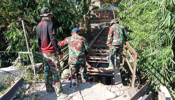 Kemanunggalan TNI-Rakyat: Satgas TMMD 129 Bojonegoro Kebut Perbaikan Jembatan Kesongo