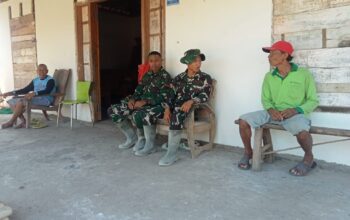 Hangatnya Nyangkruk di Teras Desa: Cara Satgas TMMD 129 Bojonegoro Merajut Hati Warga Kesongo