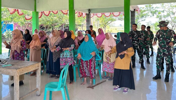 Berpadu Ceria: TMMD 129 Bojonegoro Ajak Lansia Desa Kesongo Senam Sehat
