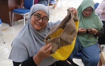 Sasar Pasar Internasional, PLN UIP JBTB Berdayakan Kelompok Wanita Boyolali Lewat Pelatihan Merajut
