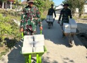 Gerobak Dorong Jadi ‘Kendaraan Tempur’ Satgas TMMD 129 Bojonegoro Angkut Material
