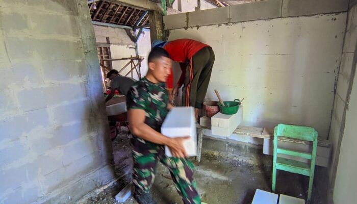Semangat Gotong Royong Ngebut! Satgas TMMD 129 Bojonegoro Garap Rumah Koko Margono