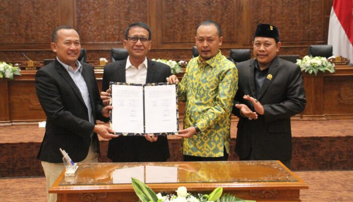 DPRD Bojonegoro Sahkan Dua Raperda Strategis, Bupati Wahono Tekankan Perlindungan Anak dan Penguatan Pariwisata