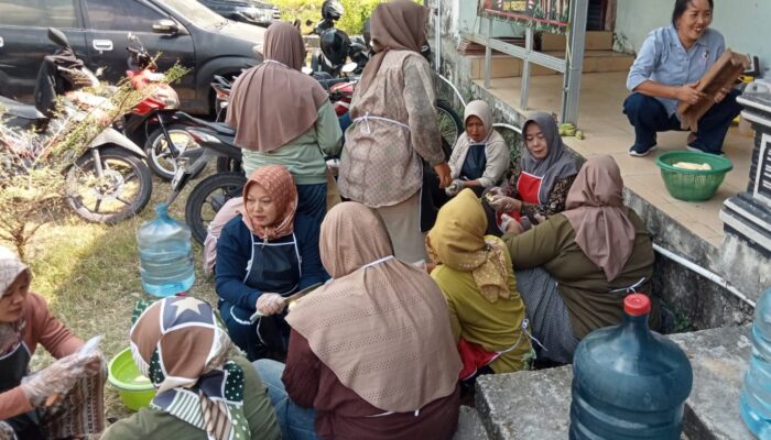 TMMD 129 Bojonegoro: Srikandi Kesongo Bikin Olahan Pisang Jadi “Renjana” Renyah
