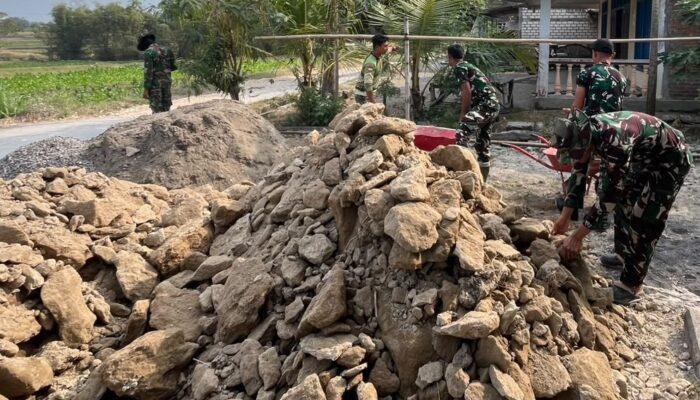 TMMD 129 Bojonegoro: Satgas dan Warga Kompak Rehab Rumah Mbah Kardo