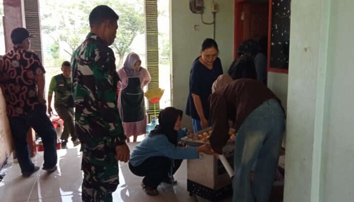 TMMD 129 Bojonegoro Gandeng P4S Latih Ibu PKK Kesongo Buat Roti 
