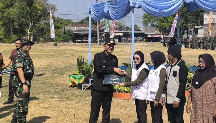 PT BPR Bank Daerah Bojonegoro Salurkan 200 Paket Sembako Guna Sukseskan TMMD ke-129