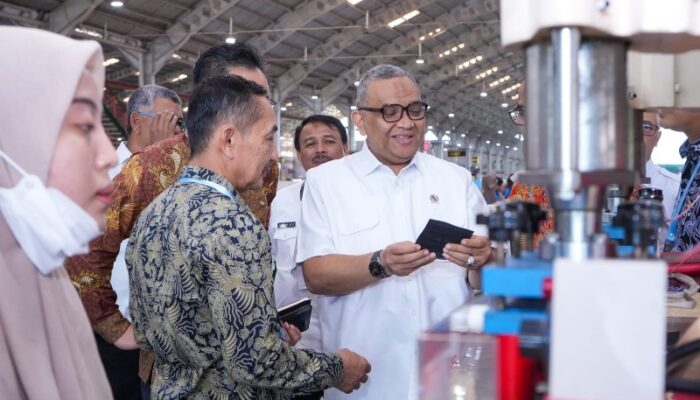 Wamenaker: Kehadiran Ind ustri Harus Membuka Kesempatan Kerja bagi Warga Sekitar