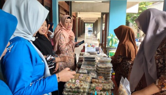 Pertemuan Rutin DWP Bojonegoro Semarak dengan Bazar Produk Kreatif Anggota