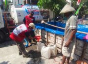 Atasi Dampak Kekeringan, PMI dan BPBD Bojonegoro Salurkan Bantuan Air Bersih di Sumberrejo
