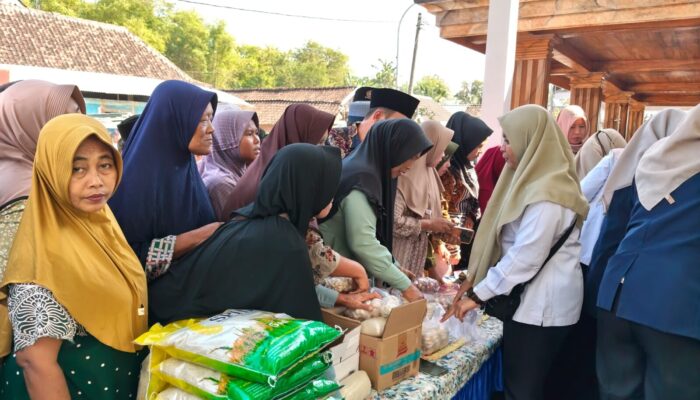 Lengkapi Program Bupati Medhayoh, Pemkab Bojonegoro Gelar Gerakan Pangan Murah dan Layanan Terpadu di Desa Cengkir