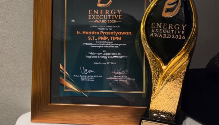 Dirgahayu Ke-81 RI, GM PLN UIP JBTB Hendro Prasetyawan Torehkan  Penghargaan Kepemimpinan Visioner Energi Regional.