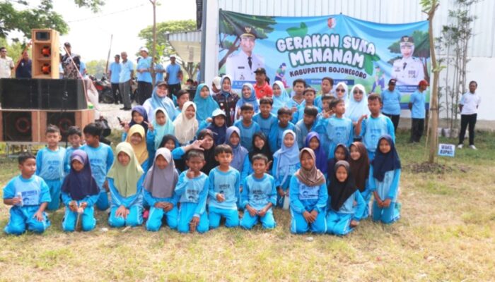 Atasi Kekeringan 72 Desa, Wabup Nurul Azizah Pimpin ‘Gerakan Suka Menanam’ di Pacing