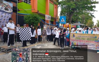 Semangat Kebersamaan Warnai Dies Natalis ke-67 SMPN 2 Bojonegoro, Kadin Pendidikan Lepas Jalan Sehat