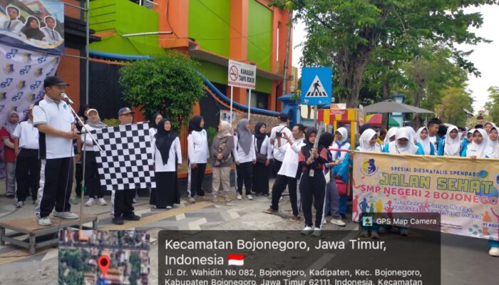 Semangat Kebersamaan Warnai Dies Natalis ke-67 SMPN 2 Bojonegoro, Kadin Pendidikan Lepas Jalan Sehat
