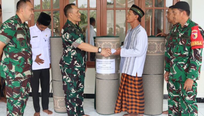 Tim Wasev TMMD 129 Bojonegoro Salurkan Bantuan Karpet Tempat Ibadah 
