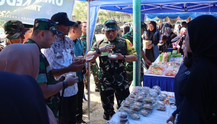 Tim Wasev TMMD 129 Bojonegoro Borong dan Bangkitkan UMKM Lokal 