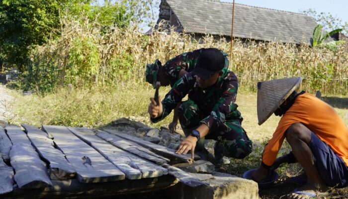 Satgas TMMD 129 Bojonegoro Bantu Benahi Jembatan Warga Kesongo