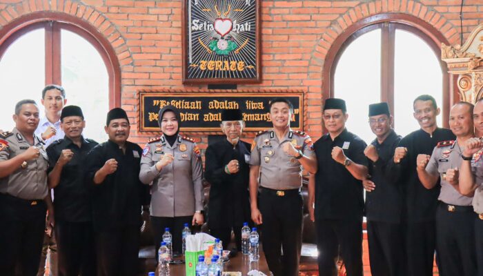 AKBP Yenni Diarty Ajak Jogo Bojonegoro, Saat Sambangi Padepokan PSHT