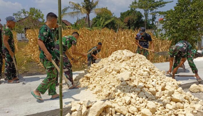 Ketika Peluh Satgas TMMD 129 Bojonegoro dan Warga Menyatu Tanpa Kenal Hari Libur