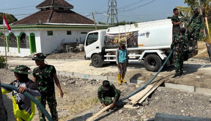 Satgas TMMD 129 Bojonegoro Grojok Air Bersih Door to Door di Kesongo