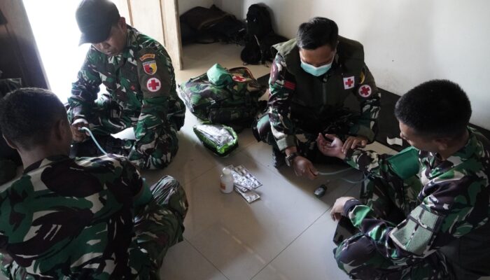 Menjaga “Napas” Pembangunan: Cerita Kemanusiaan dan Kesigapan Tim Kesehatan Satgas TMMD 129 Bojonegoro
