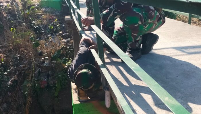 Menyambung Asa di Atas Sungai: Satgas TMMD 129 Bojonegoro dan Warga Wujudkan Jembatan Brang Etan