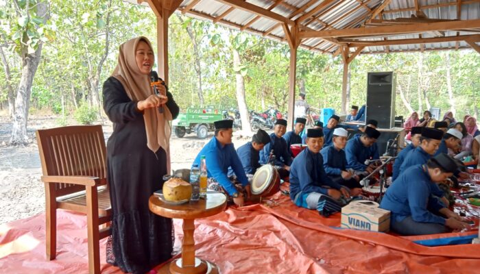 Hadir di Haul Mbah Mo Sari, Wakil Ketua DPRD Bojonegoro Hj. Mitro’atin Ingatkan Pentingnya Tiga Amal Pengalir Pahala