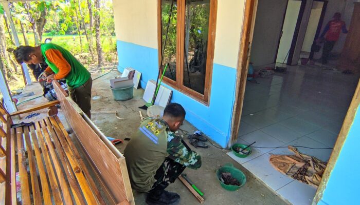 Sinergi Tanpa Sekat: Kala Satgas TMMD 129 Bojonegoro dan Warga Kesongo Bahu-Membahu Merajut Asa Ibu Jasmiati