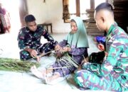 Gagah di Lapangan, Telaten Menganyam Janur: Potret Kemanunggalan Satgas TMMD 129 Bojonegoro di Kesongo