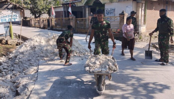 Menolak Menyerah pada Terik: Ketika Keringat Satgas TMMD 129 Bojonegoro dan Warga Kesongo Menyatu Demi Jalan Masa Depan