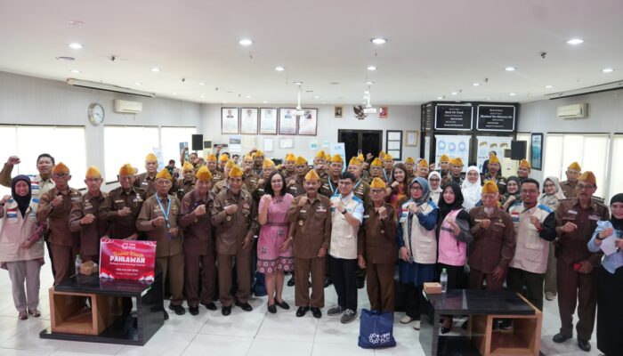 Sambut Hari Pelanggan Nasional, YBM PLN UIP JBTB Gelar Layanan Kesehatan Terpadu dan Santunan bagi 50 Veteran Surabaya