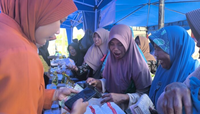 Masyarakat Serbu Pasar Murah Saat Penutupan TMMD 129 Bojonegoro di Kesongo